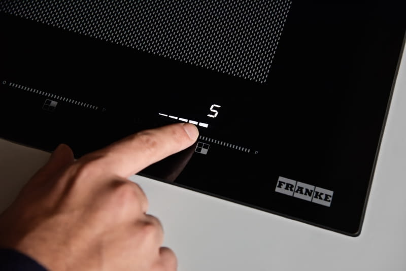 Franke płyta z okapem eleganckie białe slidery