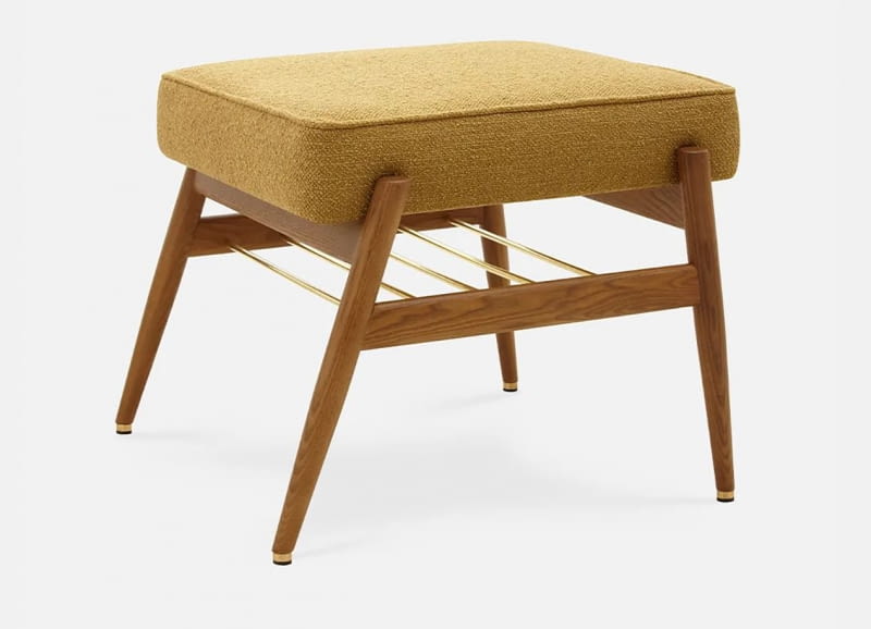 Podnóżek Fox w tkaninie Bouclé Mustard, 2080 zł.