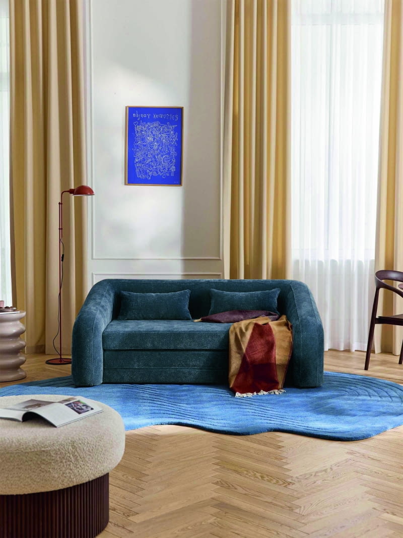 Dwuosobowa sofa Eliot to rozkładany mebel idealny do niewielkich wnętrz, w których potrzebne jest dodatkowe miejsce do spania.