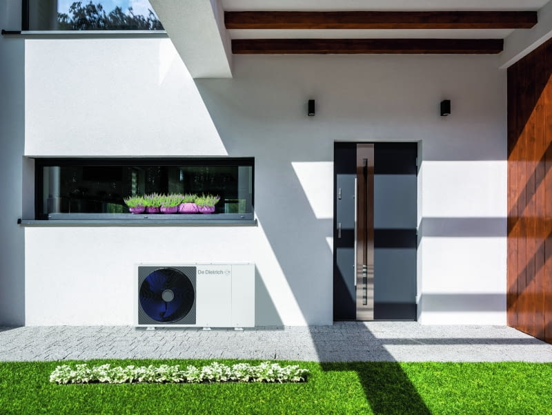 Powietrzna pompa ciepła typu monoblok. Ten model nadaje się do instalacji ogrzewania podłogowego oraz chłodzenia za pomocą klimakonwektorów Powietrzna pompa ciepła typu monoblok. Ten model nadaje się do instalacji ogrzewania podłogowego oraz chłodzenia za pomocą klimakonwektorów