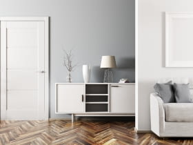 Jak dopasować drzwi wewnętrzne do koloru podłogi i mebli w całym mieszkaniu?