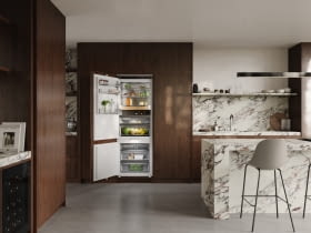 Skandynawska precyzja w nowoczesnej kuchni: nowa chłodziarko-zamrażarka ASKO