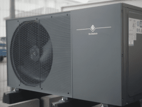 Alezio M R290 od De Dietrich w modernizowanym domu jednorodzinnym