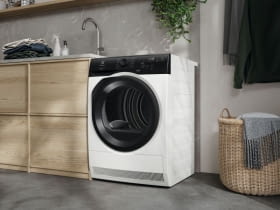 Twoje ulubione ubrania gotowe w 75 minut — szybkie i precyzyjne suszenie z QuickCare w suszarce Electrolux