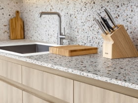 Woodeco_Blat UltraFit Terazzo Colore PK9020_płyta laminowana Akacja Świetlista PD7092