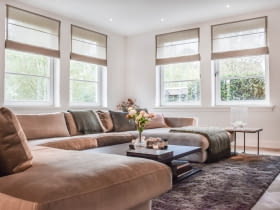 Rolety rzymskie – elegancka i funkcjonalna alternatywa dla tradycyjnych firan