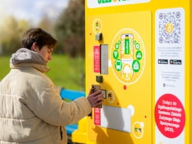 Warszawa z pierwszym Olejomatem - automat do zbiórki zużytego oleju stanął przed CH Wola Park