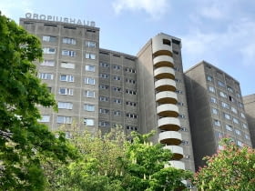 Gropiusstadt w Berlinie. Gropiushaus.