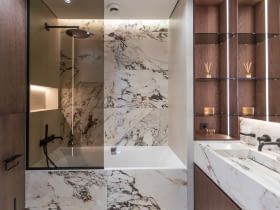 Półki i szafki w łazience