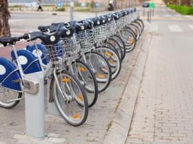 Jak wybrać stojaki na rowery do przestrzeni publicznej?