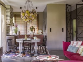 Realizacja architektki wnętrz Patrycji Rabińskiej aż pulsuje od kreatywnych pomysłów i autentyczności. O takich wnętrzach mówi się, że, są ponadczasowe i mają artystyczną duszę.