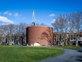 Kaplica MIT. Proj. Eero Saarninen