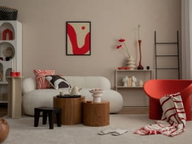 Nowoczesne mieszkanie pełne czerwonych akcentów