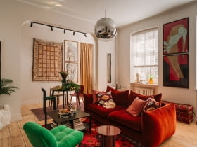 Eklektyczna aranżacja mieszkania w zabytkowej kamienicy