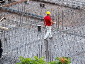 Surfaktanty w betonach specjalistycznych – co umożliwiają?