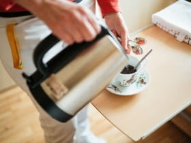 Czajnik elektryczny – niezbędny gadżet w Twoim domu