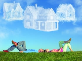 Zwykle nasze wyobrażenia o przyszłym domu musimy mocno zweryfikować ze względu na metrażowe ograniczenia, miejscowy plan zagospodarowania przestrzennego lub warunki do zabudowy