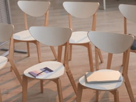 Lekkie krzesła do wnętrz i na zewnątrz – uniwersalne meble w domowej przestrzeni