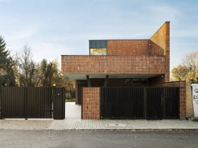 Skinny House w Warszawie. Proj. PAWEL LIS ARCHITEKCI