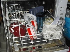 Przenośna, wąska czy na blat? Jak dobrać zmywarkę do małej kuchni