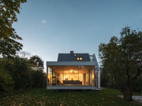 Przebudowa i rozbudowa domu jednorodzinnego we Wrocławiu. Proj. PORT