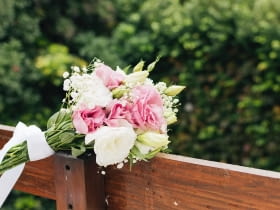 Slow wedding w ogrodzie