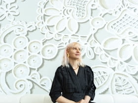 NeSpoon stworzyła nowy mural w warszawskiej DOMOTECE
