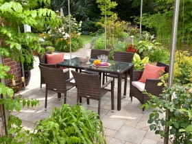 Meble technorattanowe – jak je wykorzystać?