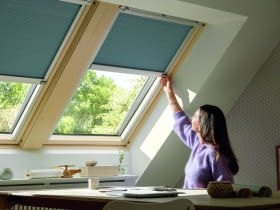 Wewnętrzne rolety elektryczne i solarne