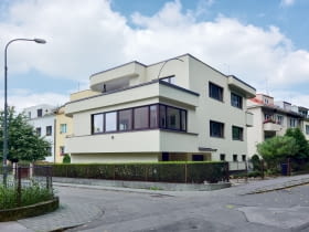 Pr vodce po brn'nském funkcionalismu. Projekt mapuj~c~ brn'nské architektonické d'dictv~.