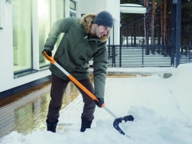 Śnieg najlepiej usuwać, gdy jest świeży i lekki