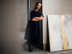 Czas zapisany w tkaninie: malarstwo Magdaleny Lenartowicz