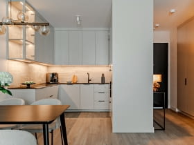 Harmonia formy i funkcji – mieszkanie pokazowe na warszawskich Bielanach