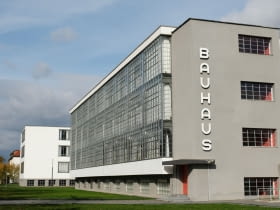 Zabudowania Bauhausu w Dessau powstały w latach 1925-1926