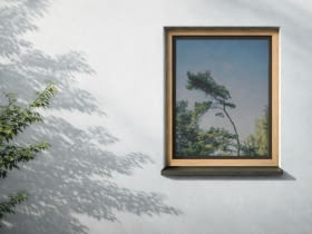 W połączeniu z ościeżnicą o naturalnym, drewnianym wyglądzie, czarne skrzydło Schüco LivIng Panorama staje się tylko smukłym konturem.