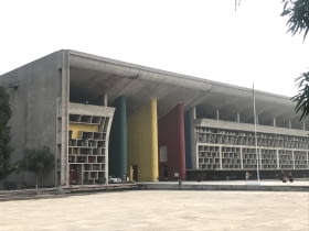 Gmach Sądu Najwyższego, Czandigarh, projekt: Le Corbusier