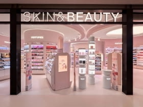 Drogeria, perfumeria i salon beauty w jednym. Dlaczego sklepy łączą dziś coraz więcej funkcji?