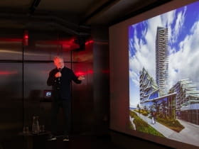 Kim Herforth Nielsen  podczas prezentacji zatytułowanej „Challenge: Rethink”