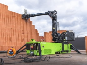 Robot murarski na budowie przedszkola w Koronowie