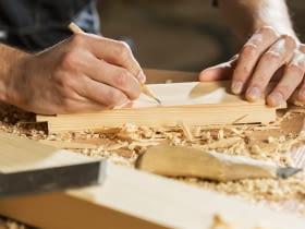 Meble drewniane – sztuka tworzenia piękna z natury