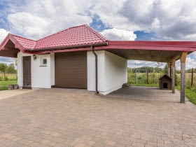 Wiata czy garaż? Porównujemy rozwiązania