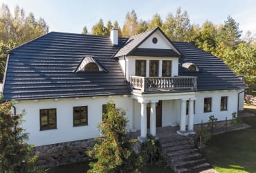 Dlaczego warto postawić na dach mansardowy?