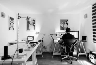 Na co zwrócić uwagę wybierając krzesła biurowe?