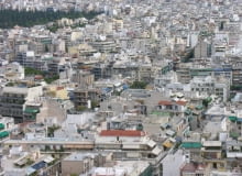 "Here, in Grece, we like white" wyjaśniała mi właścicielka apartamentu, w którym mieszkałam. To prawda wystarczy wyjrzeć przez okno w Atenach i spojrzeć na surowe, zazwyczaj biało-szare elewacje poly-katoika. Ateny, miasto, architektura, ARCYTEKTURA