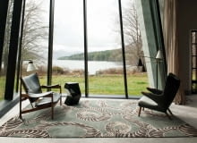 Ręcznie tkany dywan z tybetańskiej wełny, zaprojektowany przez Kelly Wearstller, kreatorkę wnętrz i mody, dla brytyjskiej marki The Rug Company. dywan w zwierzęce wzory