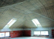 Siatkę tynkarską mocuje się do rusztu z profili stalowych lub drewna siatka tynkarska, poddasze, tynkowanie