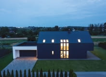 Stolarka FAKRO inspiruje architektów i inwestorów, tworząc domy pełne harmonii i nowoczesnego stylu. Stolarka FAKRO inspiruje architektów i inwestorów, tworząc domy pełne harmonii i nowoczesnego stylu.