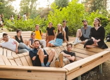 Grupa projektująca mebel dla Ogrodu Dendrologicznego Uniwersytetu Przyrodniczego