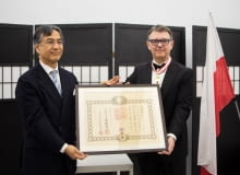 Uroczystość wręczenia Orderu Wschodzącego Słońca Krzysztofowi Ingardenowi. Uroczystość wręczenia Orderu Wschodzącego Słońca Krzysztofowi Ingardenowi.