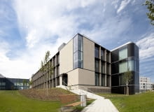 Nowa siedziba firmy Asseco Poland znajduje się w kompleksie Wilanów Office Park. Firma zajmuje się produkcją i rozwojem oprogramowania komputerowego. Siedzibę formy zaprojektowali architekci z pracowni Hermanowicz Rewski Architekci. Siedziba firmy Asseco w Warszawie